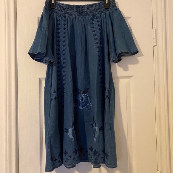 Dillard Copper Key Dresses & Skirts - NWOT COPPER KEY DENIM DRESS FLORAL EMBROIDERY Women/Junior SIZE L
